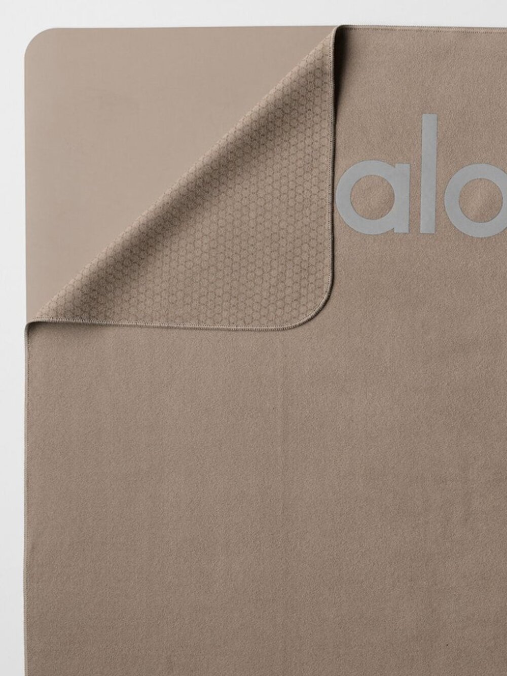 NWOT Alo Yoga Grounded No-Slip Mat Towel in Gravel - Picture 2 of 4